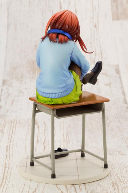 Kotobukiya The Quintessential Quintuplets Miku Nakano 1/8 Scale Figure